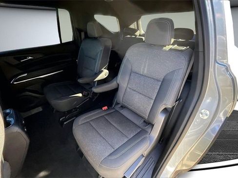 Used 2024 Chevrolet Traverse LT image 22
