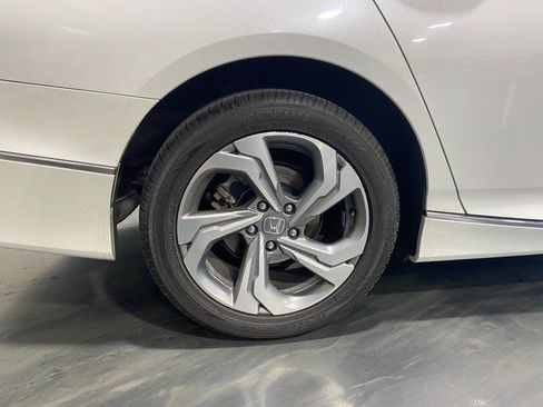 Used 2019 Honda Accord EX image 10