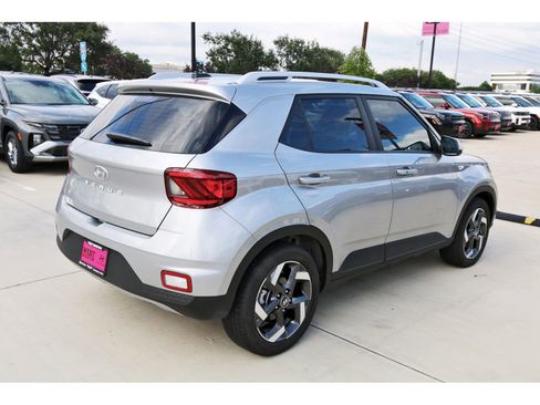Certified 2025 Hyundai Venue SEL FWD image 9