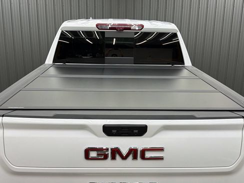 Used 2024 GMC Sierra 1500 AT4 w/ Technology Package AWD/4WD image 18