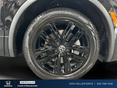 Used 2022 Volkswagen Tiguan SE R-Line FWD image 30