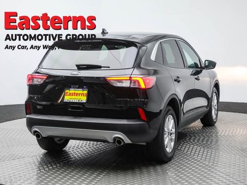 Used 2022 Ford Escape SE image 5