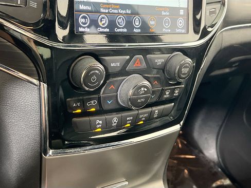 Used 2022 Jeep Grand Cherokee Limited image 16