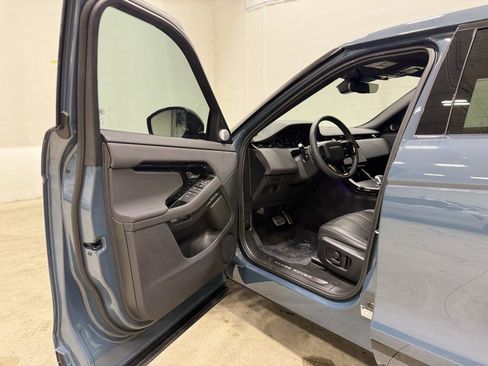 Used 2025 Land Rover Range Rover Evoque S image 17