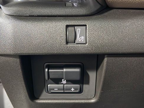 Used 2023 GMC Canyon Denali image 31