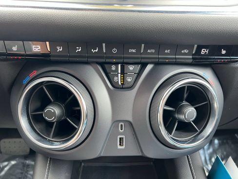 Used 2025 Chevrolet Blazer LT AWD/4WD image 40