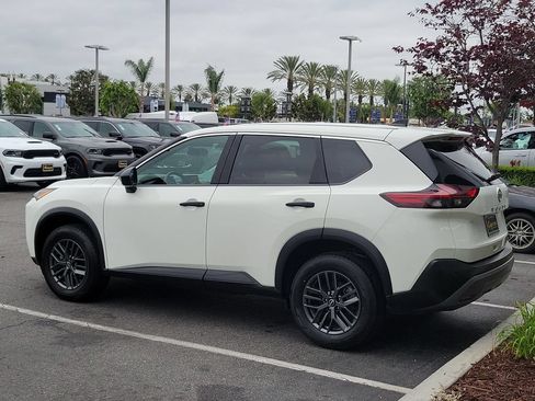 Used 2023 Nissan Rogue S FWD image 2