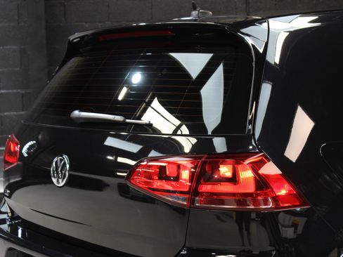 Used 2017 Volkswagen Golf R 4-Door image 8