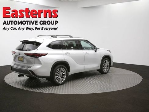 Used 2024 Toyota Highlander Platinum AWD/4WD image 47