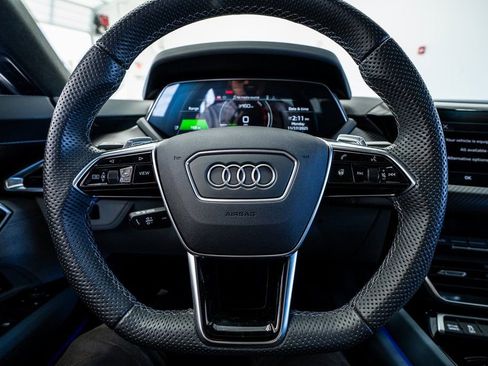Used 2024 Audi e-tron GT Prestige image 40