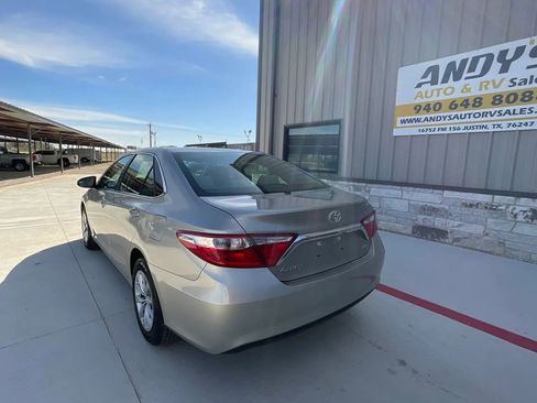 Used 2015 Toyota Camry LE image 10
