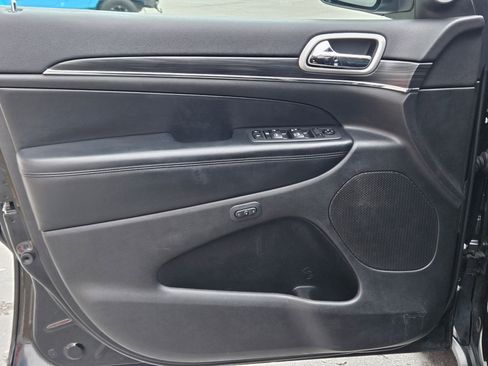 Used 2019 Jeep Grand Cherokee Limited w/ Luxury Group II image 17