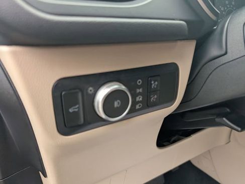 Used 2022 Ford Escape SEL FWD image 16