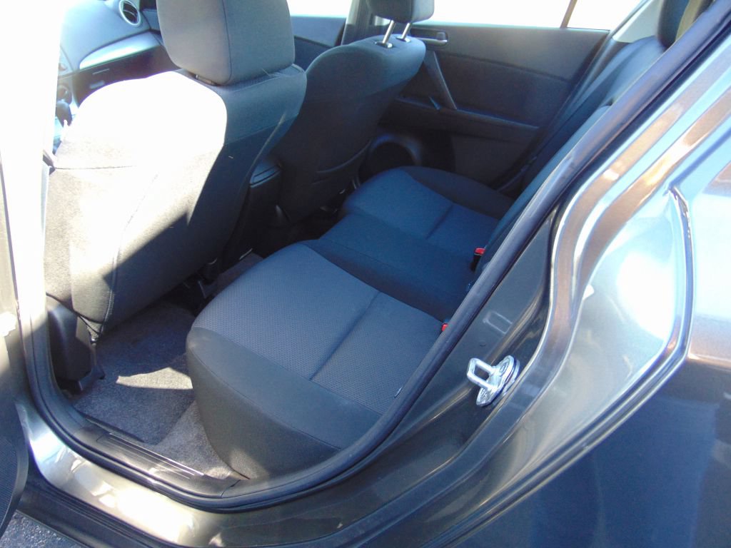 Used 2011 MAZDA MAZDA3 i Touring FWD image 3