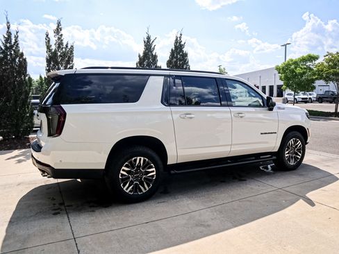 Used 2026 Chevrolet Suburban Z71 w/ Comfort Package image 11