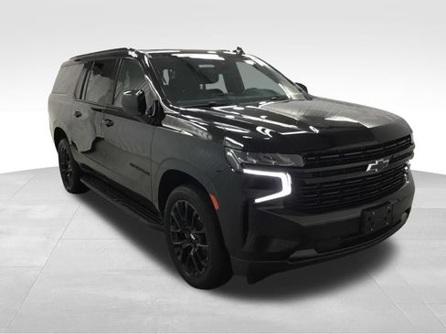 Used 2023 Chevrolet Suburban RST AWD/4WD image 3