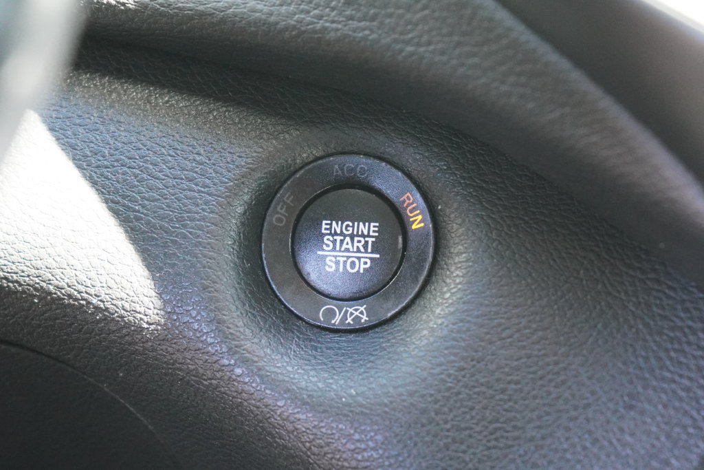 Used 2019 Jeep Cherokee Latitude Plus w/ Cold Weather Group AWD/4WD image 23