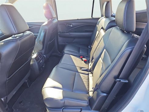 Certified 2022 Honda Pilot Touring image 36