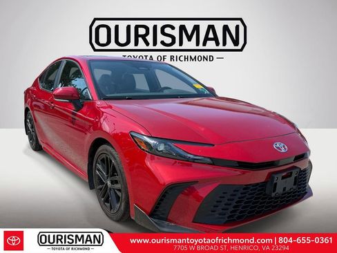 Used 2025 Toyota Camry SE w/ Convenience Package image 1
