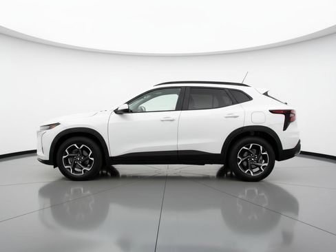 Used 2025 Chevrolet Trax LT w/ LT Convenience Package FWD image 5