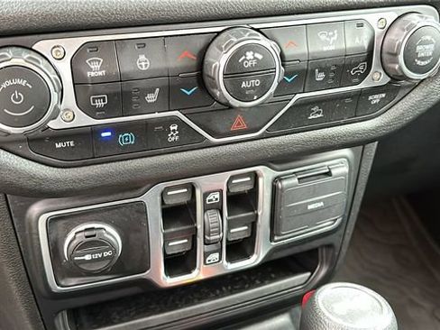 Used 2024 Jeep Wrangler Unlimited w/ Convenience Group image 16