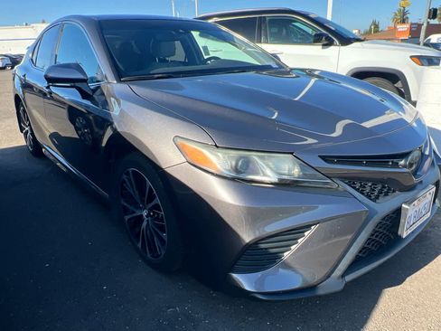 Certified 2019 Toyota Camry SE w/ Convenience Package FWD image 3