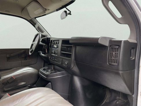 Used 2019 Chevrolet Express 2500 2500 3dr Extended Cargo Van w/ Driver Convenience Package image 17