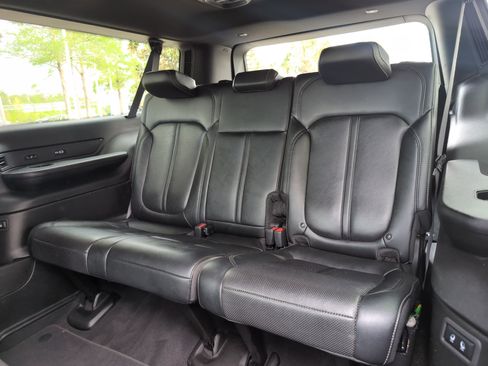 Used 2024 Jeep Wagoneer L Series II w/ Flexible Seating Group AWD/4WD image 30
