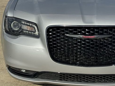 Used 2023 Chrysler 300 S image 8