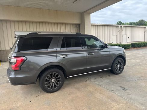 Used 2019 Ford Expedition Limited w/ Equipment Group 301A RWD image 12