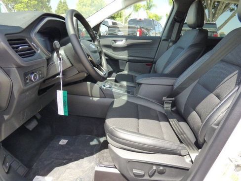 New 2025 Ford Escape SE image 25