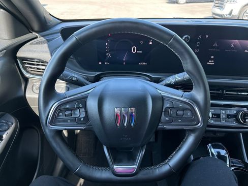 Used 2025 Buick Envista Sport Touring w/ Convenience I Package FWD image 16