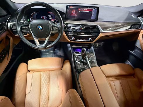 Used 2021 BMW 530i w/ Premium Package RWD image 16