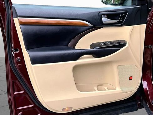 Used 2019 Toyota Highlander Limited Platinum AWD/4WD image 21