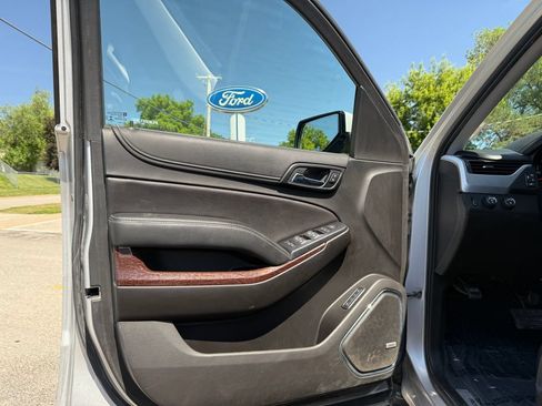Used 2019 GMC Yukon XL SLT w/ Open Road Package AWD/4WD image 17