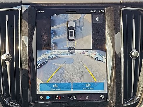 Certified 2025 Volvo XC60 B5 Plus image 8