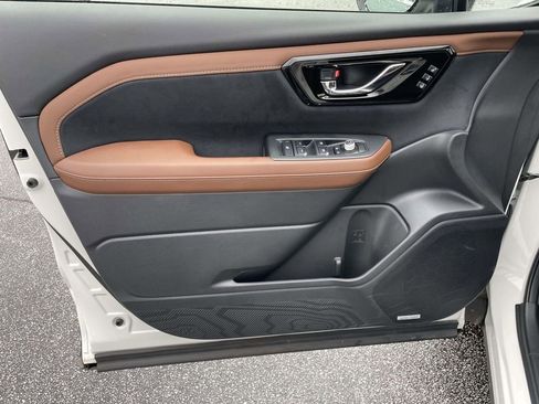 Certified 2025 Subaru Forester Touring w/ Protection Package image 15