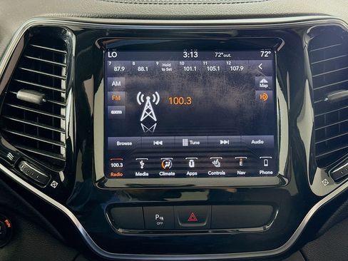 Used 2019 Jeep Cherokee Limited AWD/4WD image 14
