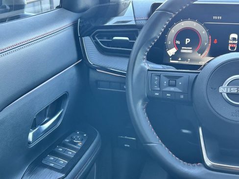 Certified 2025 Nissan Kicks SR image 13