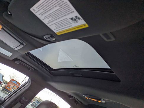 Used 2017 Ford Taurus SHO image 18