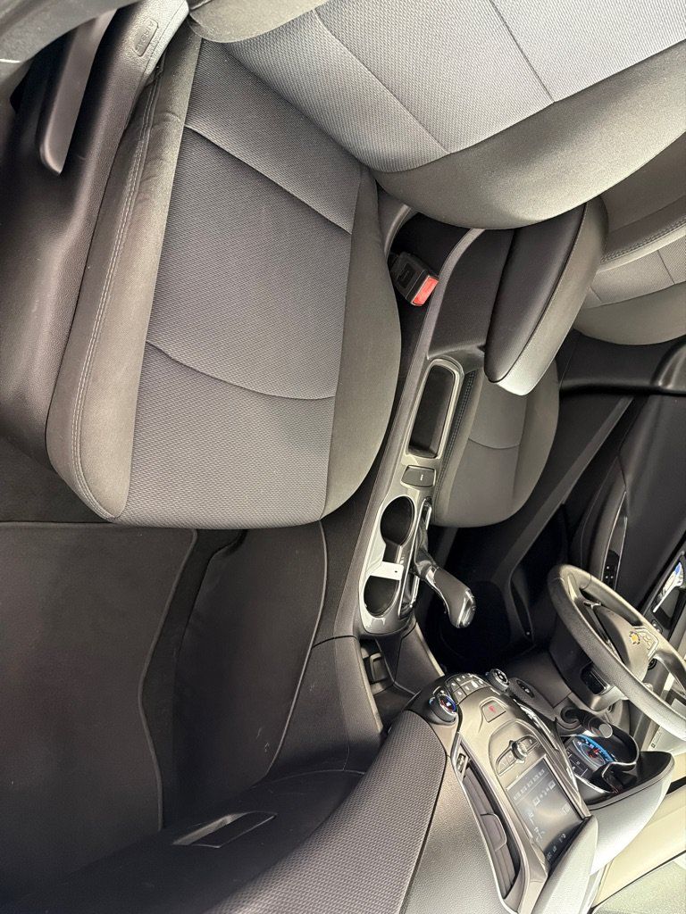Used 2017 Chevrolet Cruze LT w/ Convenience Package FWD image 22