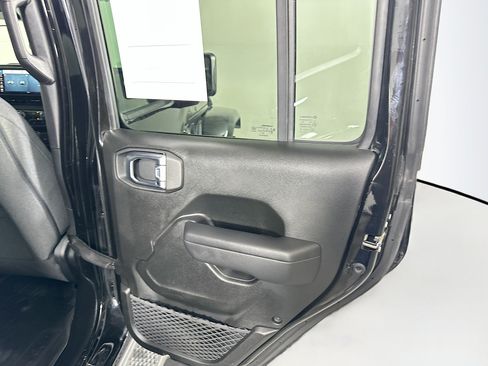 Used 2024 Jeep Wrangler Unlimited w/ Convenience Group AWD/4WD image 27