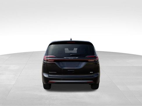 New 2027 Chrysler Pacifica Select AWD/4WD image 8