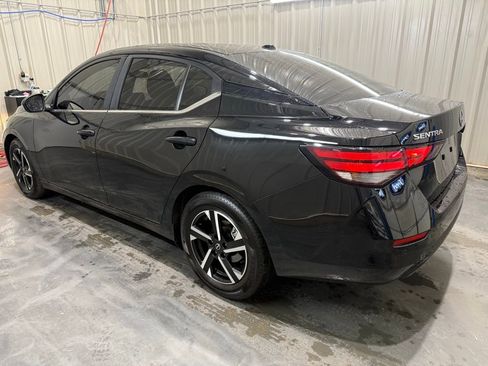Used 2025 Nissan Sentra SV FWD image 17