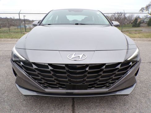 Used 2023 Hyundai Elantra Limited w/ Cargo Package image 6