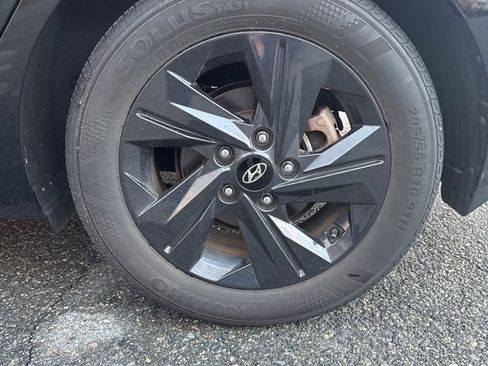 Used 2023 Hyundai Elantra SEL image 30