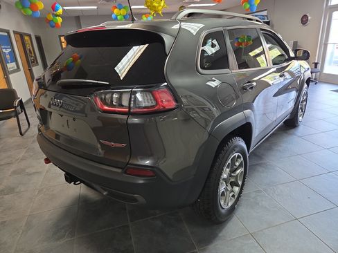 Used 2021 Jeep Cherokee Trailhawk w/ Trailer Tow Group AWD/4WD image 2