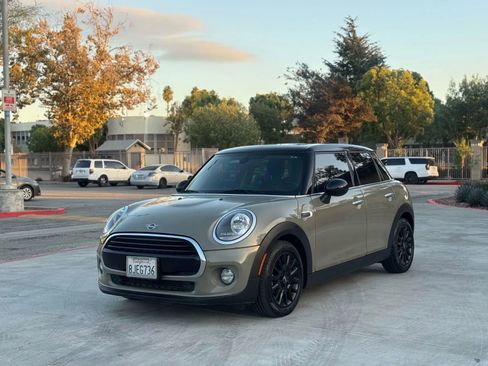 Used 2019 MINI Cooper 4-Door Hardtop w/ Signature Upholstery Package image 3