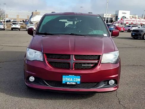Used 2018 Dodge Grand Caravan GT image 3