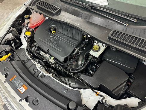 Used 2018 Ford Escape SE w/ Ford Safe & Smart Package image 16